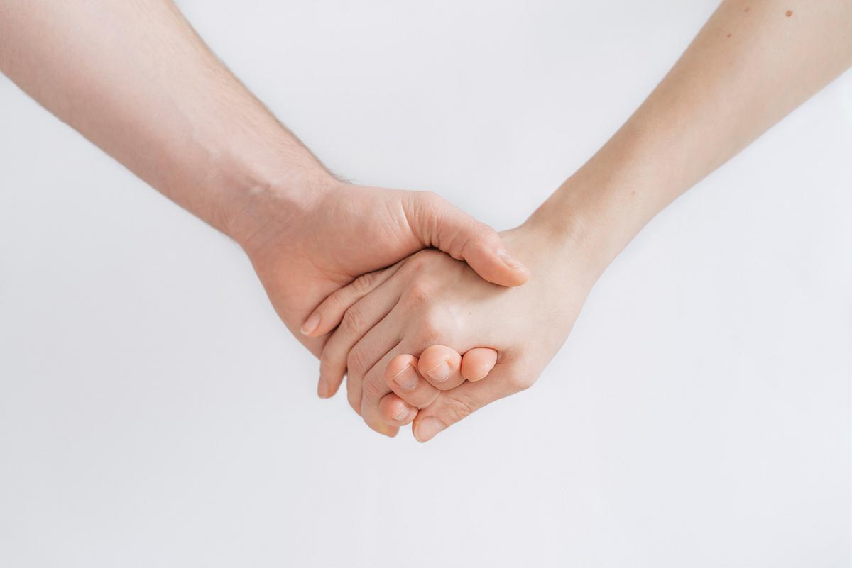 Holding Hands Images | Free Photos, PNG Stickers, Wallpapers ...
