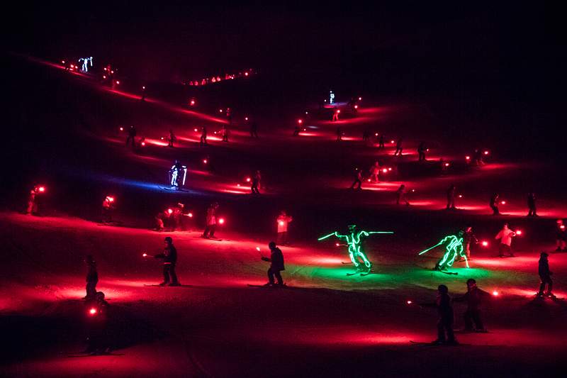 Carol M. Highsmith’s Colorado Photograph | Free public domain photo Colorfully attired skiers and snowboarders carrying flares and LED (light-emitting-diode) lights descend Howelsen Hill en…