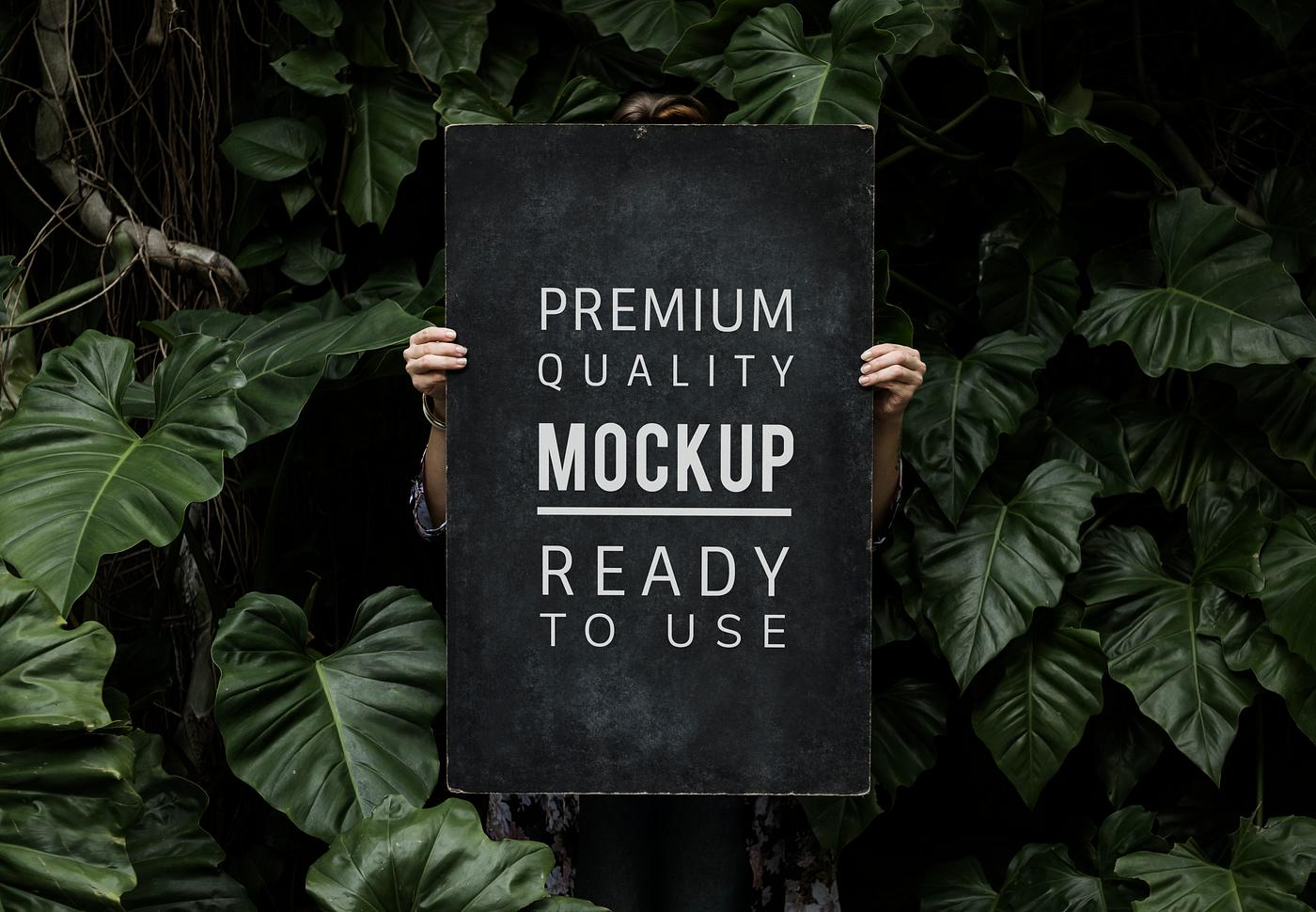 Design space on wooden board - mockup, blank, paper, announcement, board, copy space, design space, hand, holding, lifestyle... Design space on wooden board - mockup, blank, paper, announcement, board, copy space, design space, hand, holding, lifestyle...