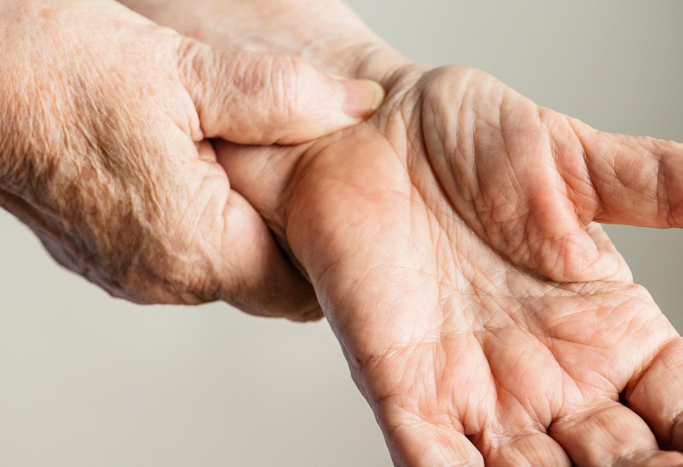early-als-signs-that-people-often-miss-1
