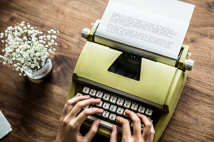 Woman typing on a vintage typewriter ID: 104247 Woman typing on a vintage typewriter ID: 104247