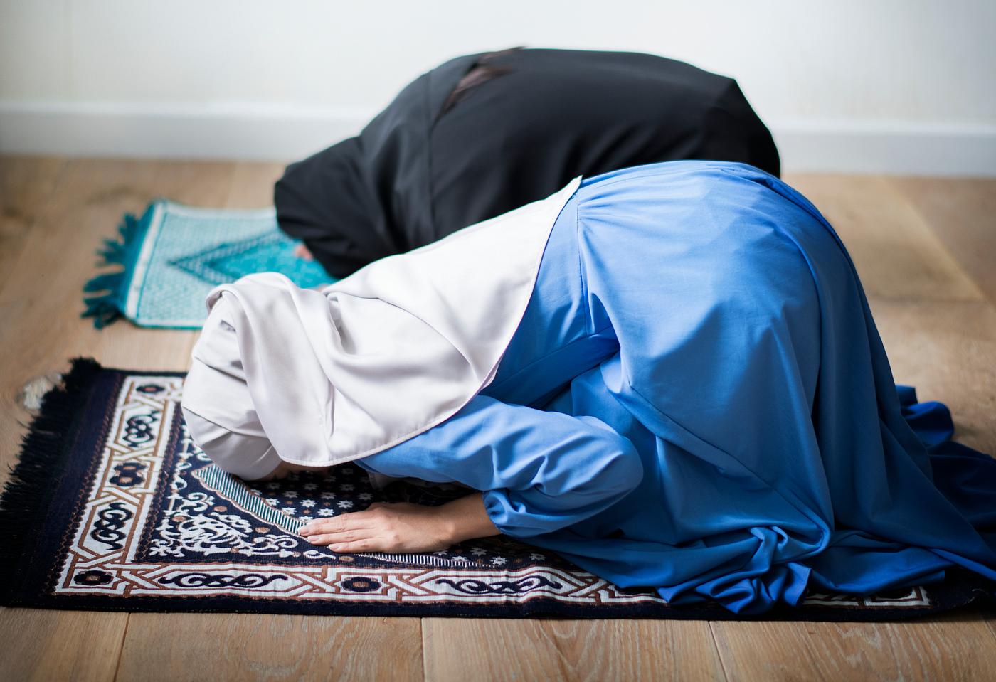 Download Muslim prayers in Sujud posture | Royalty free stock photo - 425830