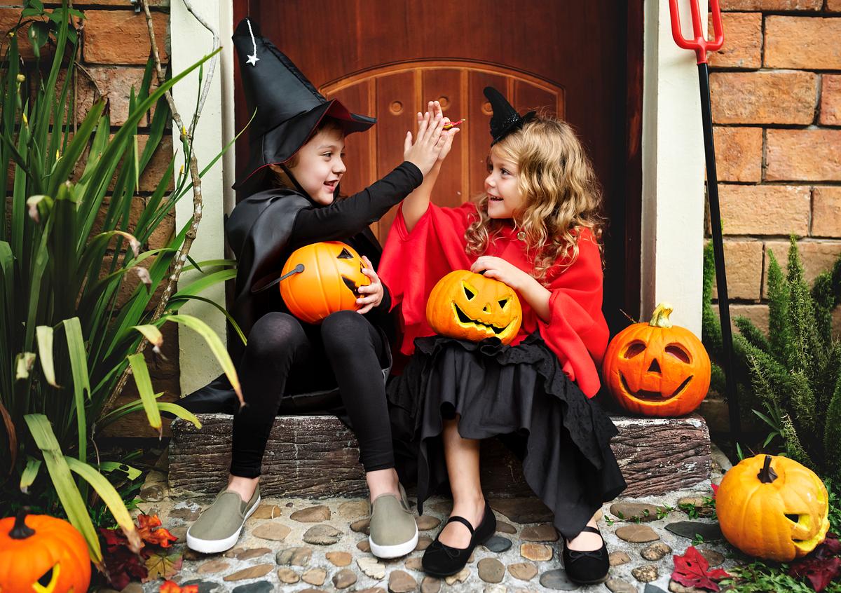 Little kids at Halloween party | Royalty free stock photo - 468873