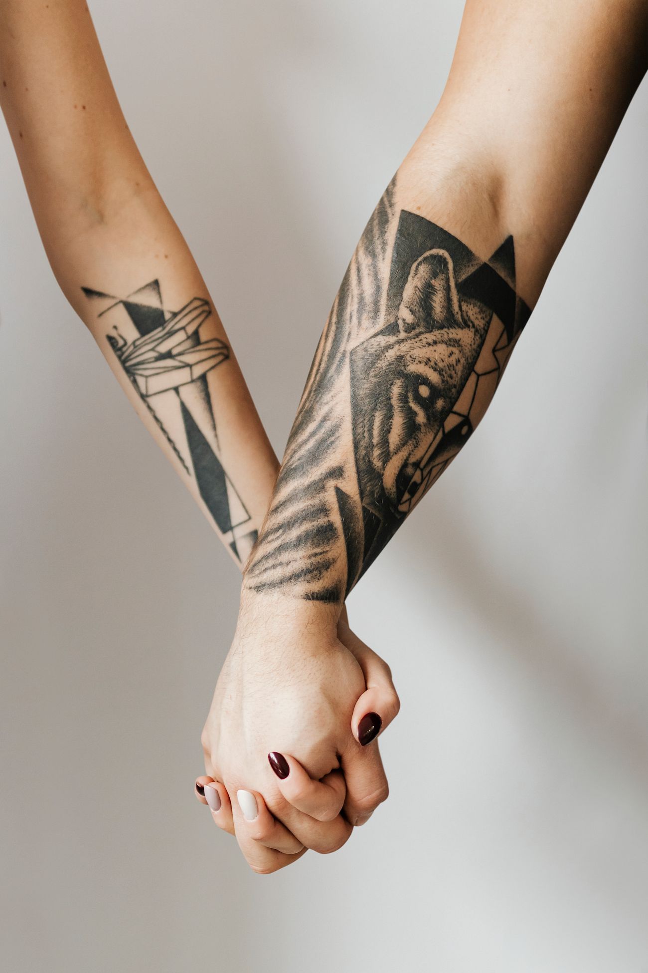 Tattooed hands holding hands psd Free psd mockup 2091731