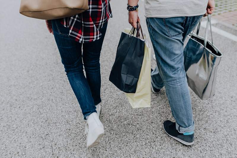 Couple walking with shopping bags. Visit Kaboompics for more free images.