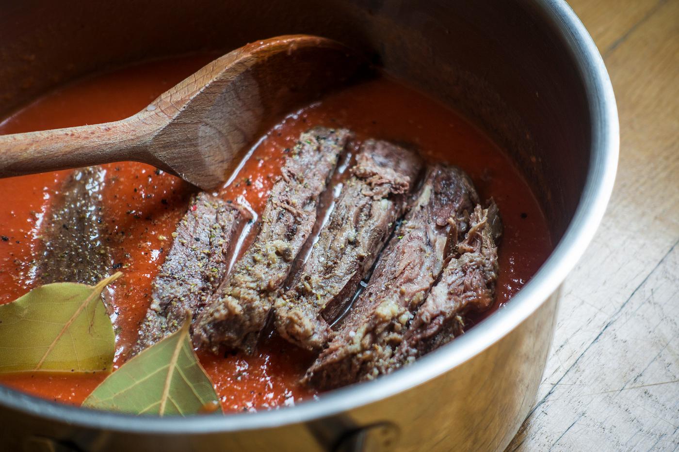 Tender beef with tomato sauce Tender beef with tomato sauce