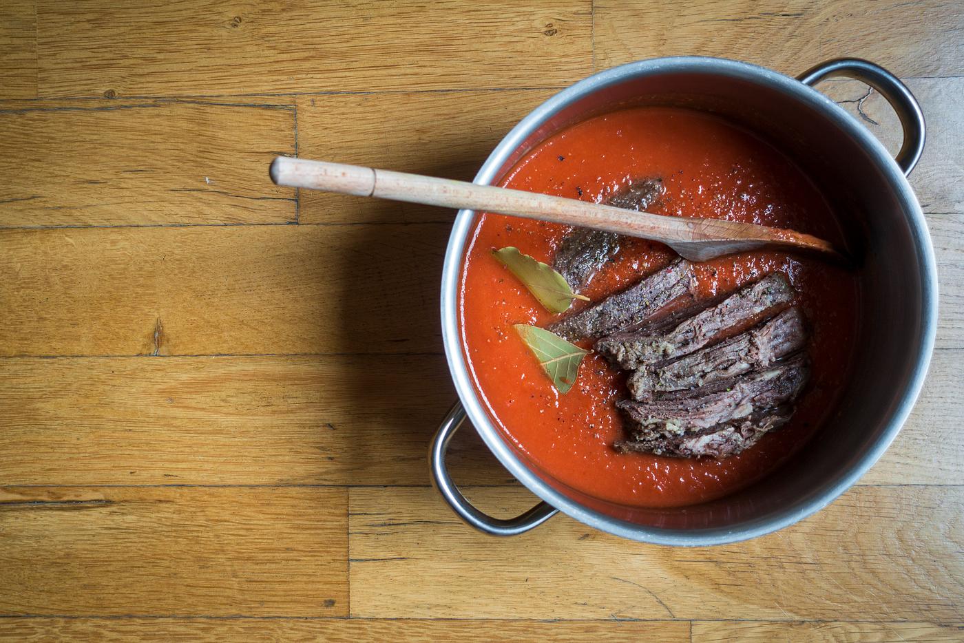 Tender beef with tomato sauce Tender beef with tomato sauce