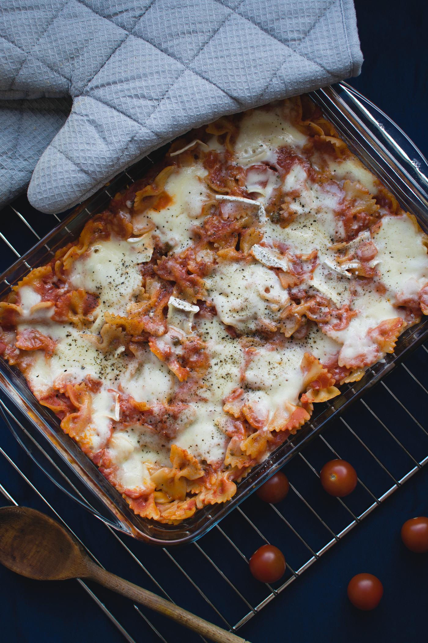Baked pasta with tomato and cheese Baked pasta with tomato and cheese