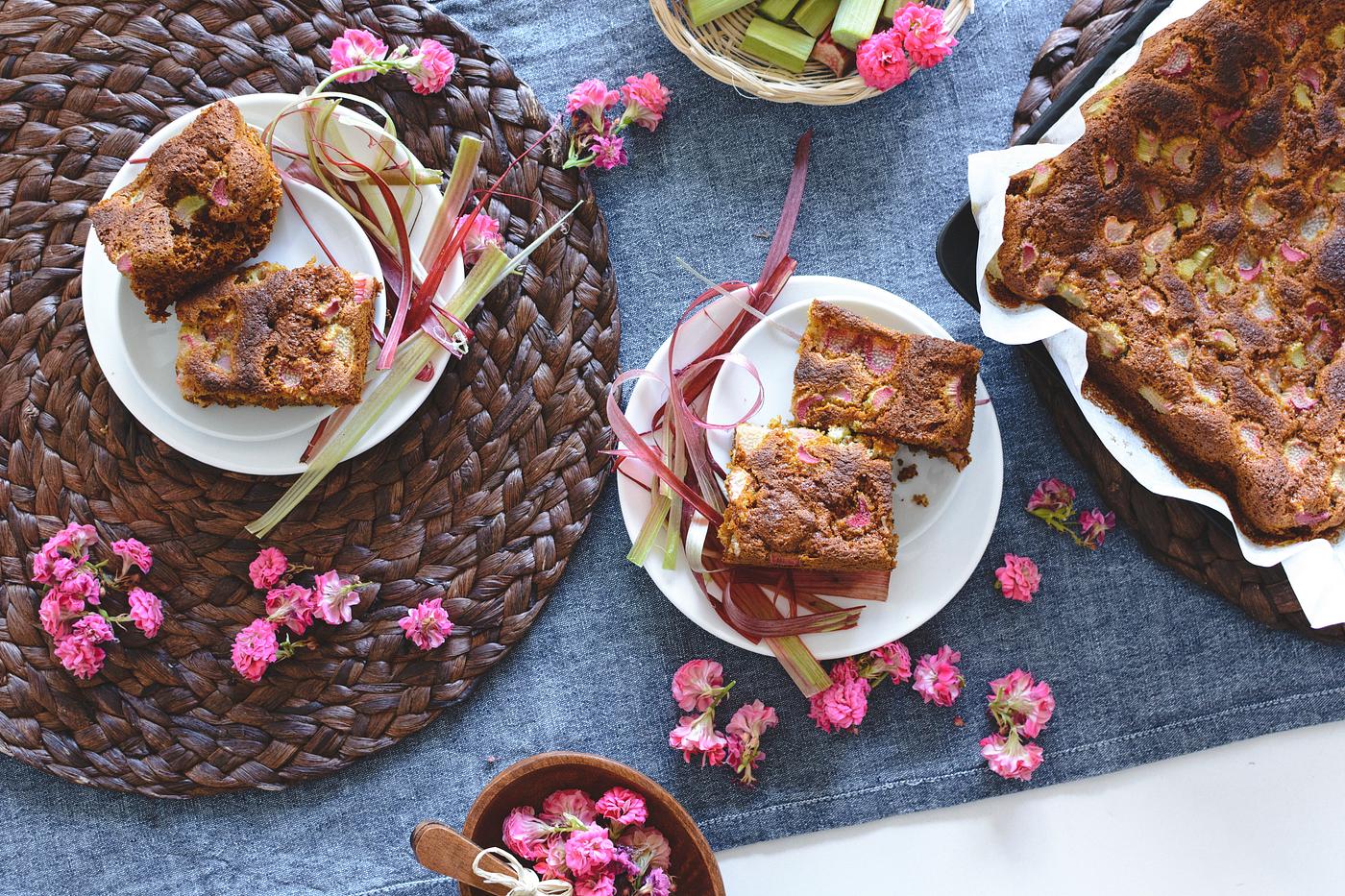 Rhubarb cake Rhubarb cake