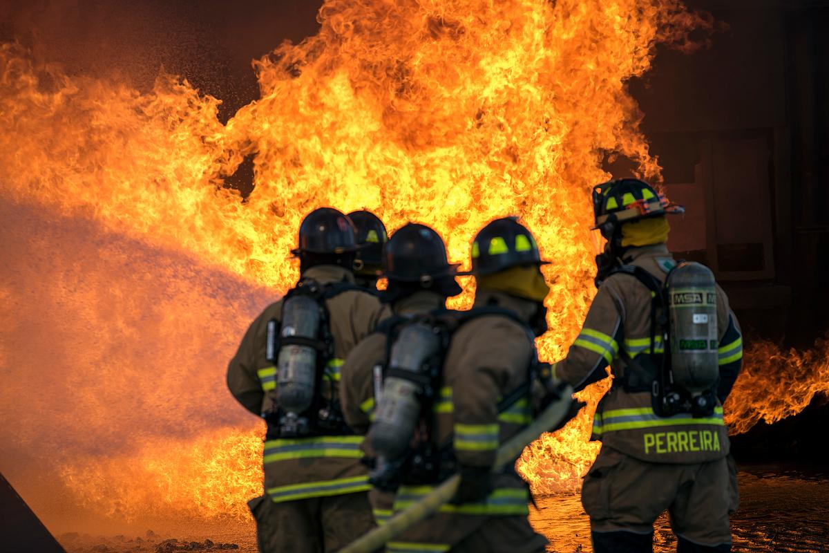 Firefighters assigned to the U.S. Air Force… | Free public domain photo Firefighters assigned to the U.S. Air Force 23rd Civil Engineer Squadron (CES) extinguish an aircraft fire during live-fire…