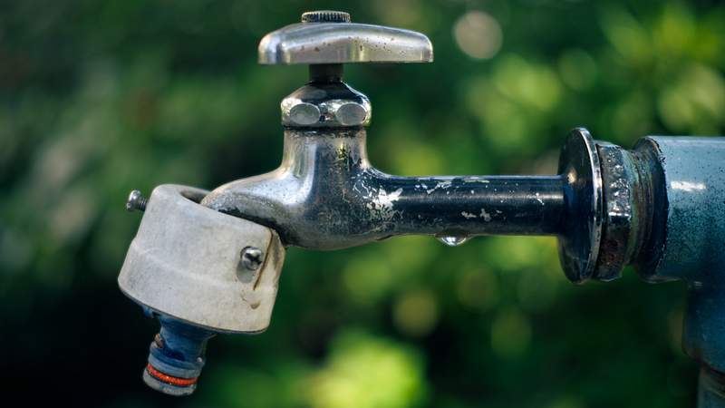 should outdoor faucets be left open