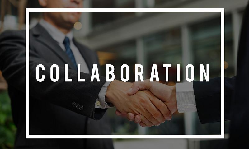 Business people shaking hands together | Free public domain photo - 380196
