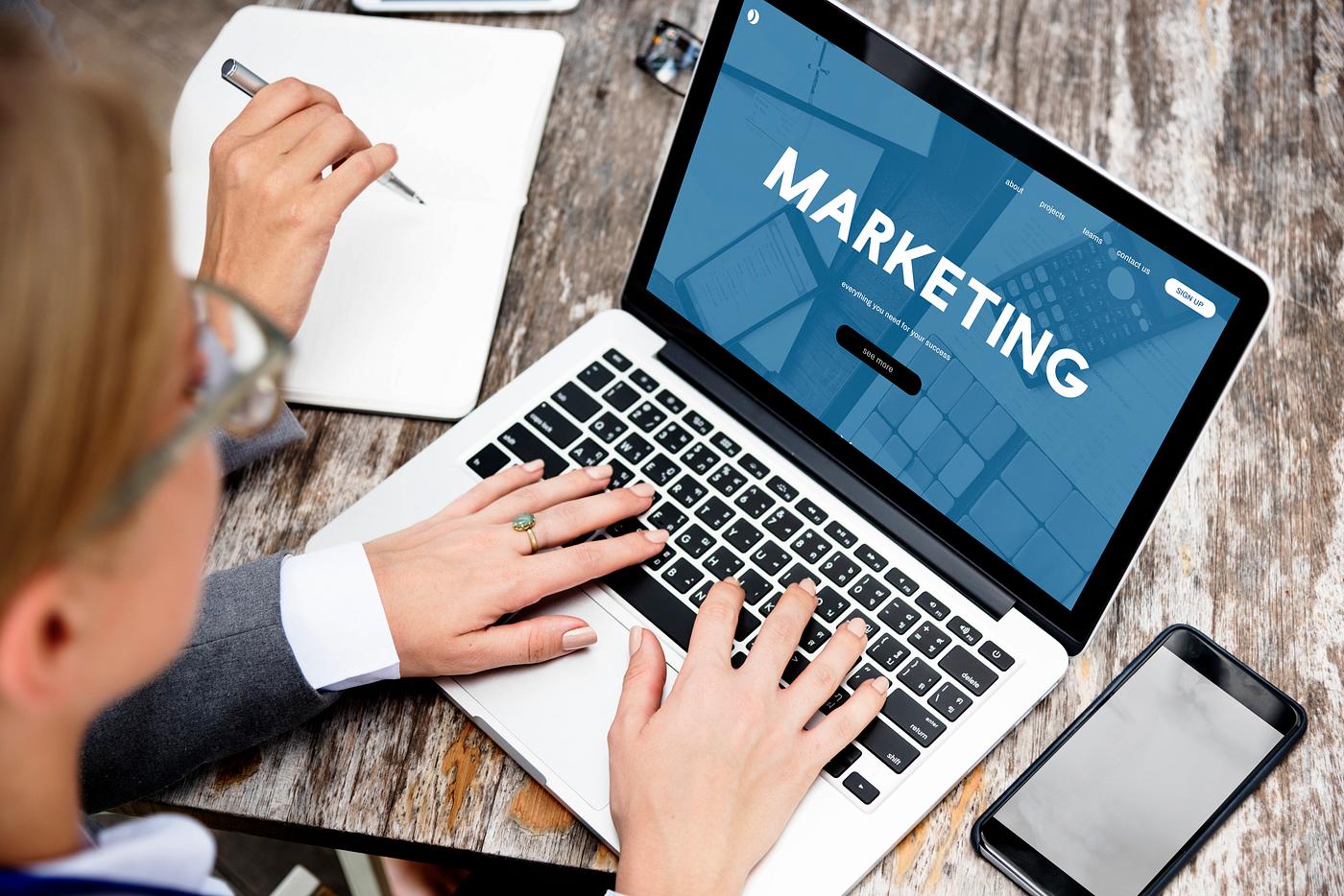 Online business marketing - advertising, availability, branding, business, businesswoman, businesswomen, campaign,... Online business marketing - advertising, availability, branding, business, businesswoman, businesswomen, campaign,...