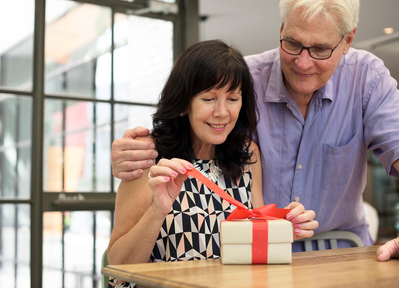 adult, america, american, bow, box, casual, caucasian, cheerful, couple, date, dating, excited, female, gesture, gift,... adult, america, american, bow, box, casual, caucasian, cheerful, couple, date, dating, excited, female, gesture, gift,...