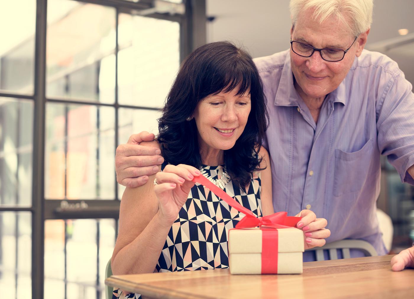 adult, america, american, bow, box, casual, caucasian, cheerful, couple, date, dating, excited, female, gesture, gift,... adult, america, american, bow, box, casual, caucasian, cheerful, couple, date, dating, excited, female, gesture, gift,...