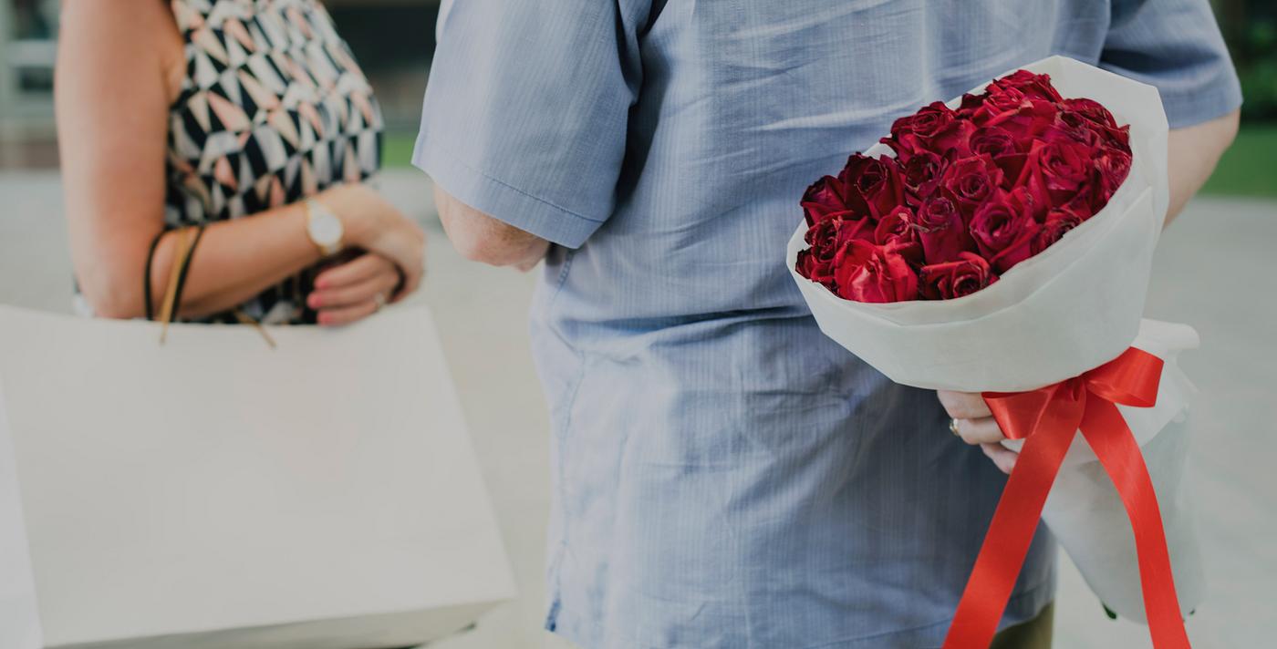 bouquet, gift, old, holding, husband, people, city, caucasian, love, woman, casual, couple, man, flower, romance, guy, bag,... bouquet, gift, old, holding, husband, people, city, caucasian, love, woman, casual, couple, man, flower, romance, guy, bag,...