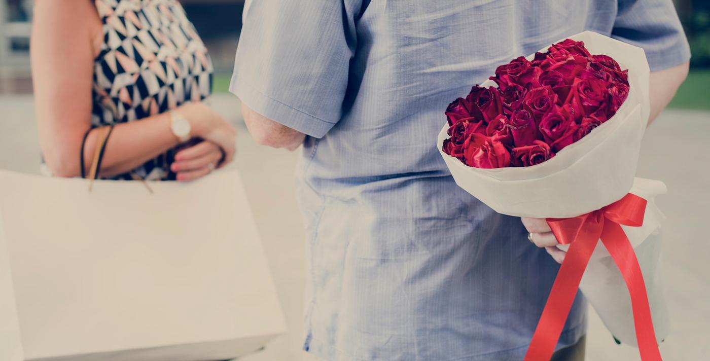 bouquet, old, gift, holding, husband, people, caucasian, city, love, woman, casual, couple, man, flower, romance, guy, bag,... bouquet, old, gift, holding, husband, people, caucasian, city, love, woman, casual, couple, man, flower, romance, guy, bag,...