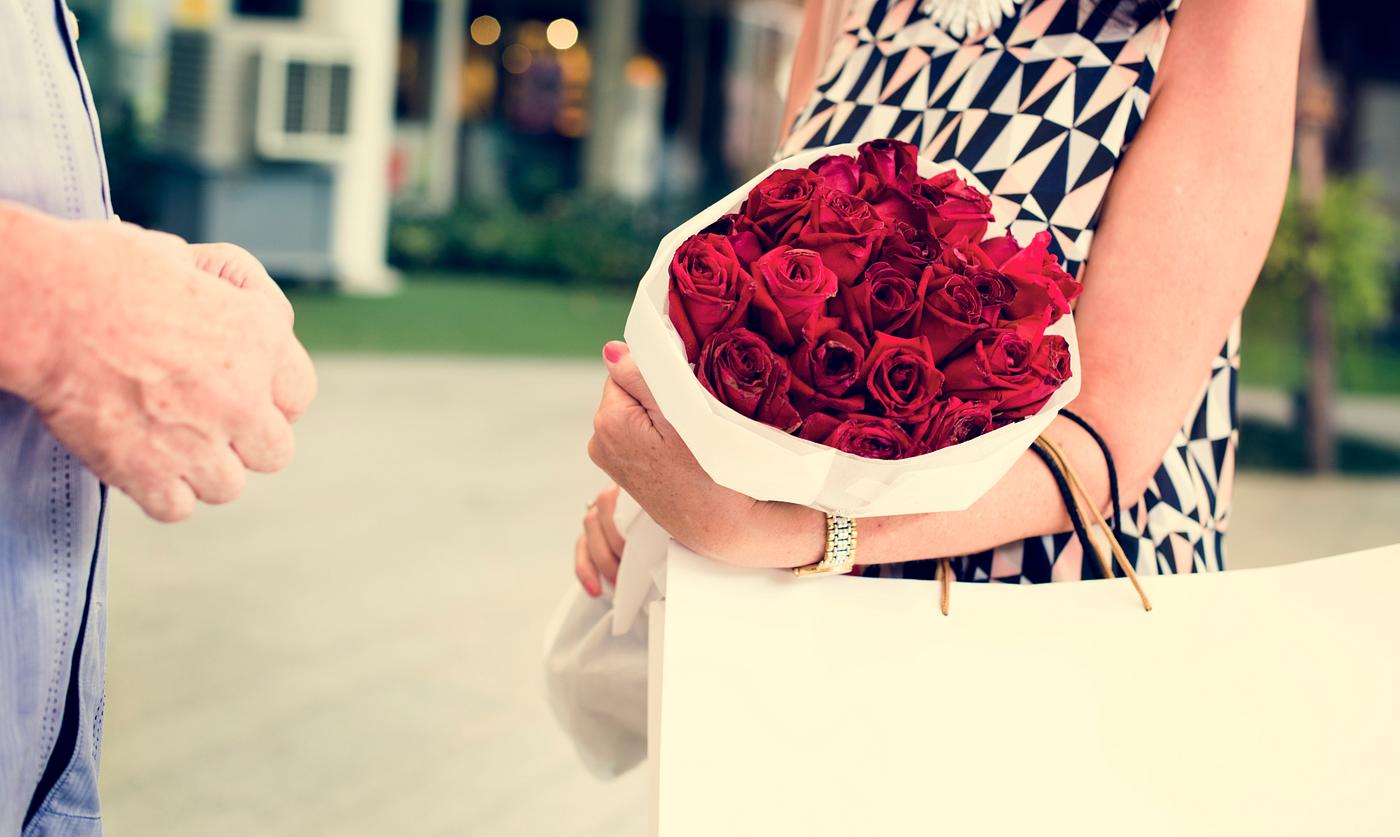bouquet, gift, old, joy, date, people, caucasian, woman, couple, smile, cheerful, smiling, man, flower, affection, romance,... bouquet, gift, old, joy, date, people, caucasian, woman, couple, smile, cheerful, smiling, man, flower, affection, romance,...
