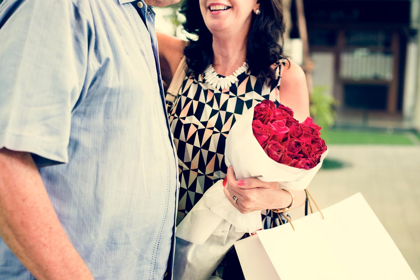 bouquet, gift, old, joy, date, people, caucasian, woman, couple, smile, cheerful, smiling, man, flower, affection, romance,... bouquet, gift, old, joy, date, people, caucasian, woman, couple, smile, cheerful, smiling, man, flower, affection, romance,...