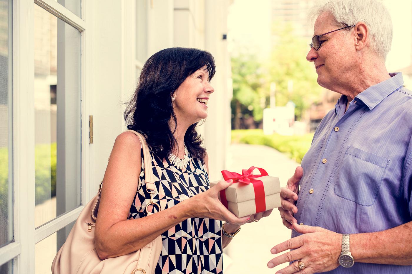 adult, america, american, bow, box, casual, caucasian, cheerful, couple, female, gesture, gift, giving, guy, happiness,... adult, america, american, bow, box, casual, caucasian, cheerful, couple, female, gesture, gift, giving, guy, happiness,...