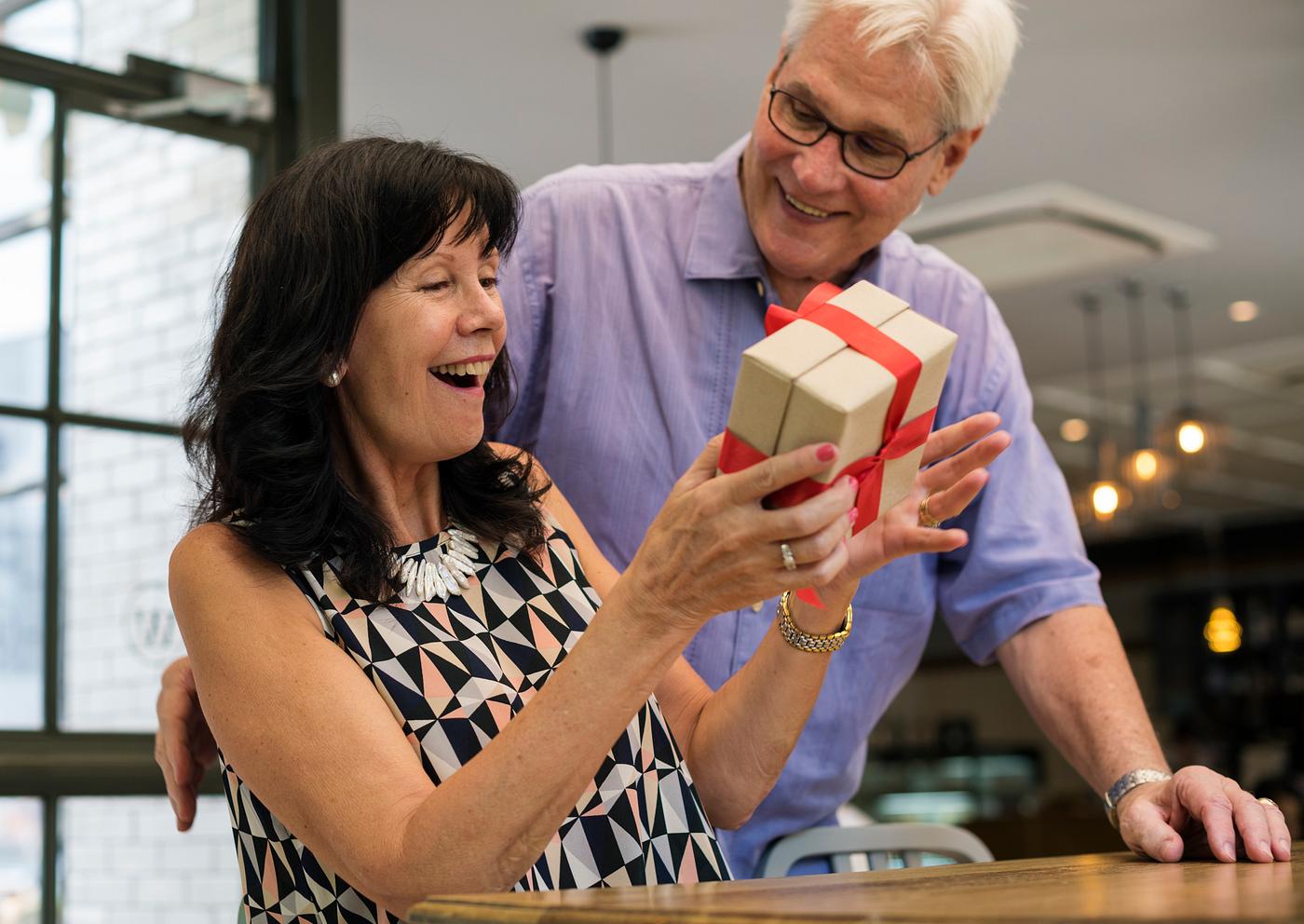 adult, america, american, bow, box, casual, caucasian, cheerful, connection, couple, excited, female, gesture, gift, giving... adult, america, american, bow, box, casual, caucasian, cheerful, connection, couple, excited, female, gesture, gift, giving...
