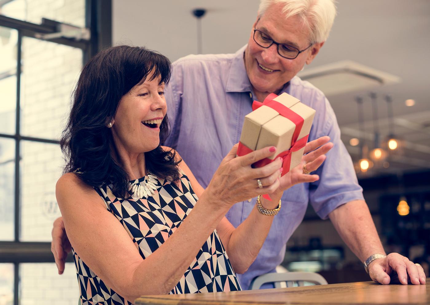 adult, america, american, bow, box, casual, caucasian, cheerful, connection, couple, date, dating, excited, female, gesture... adult, america, american, bow, box, casual, caucasian, cheerful, connection, couple, date, dating, excited, female, gesture...