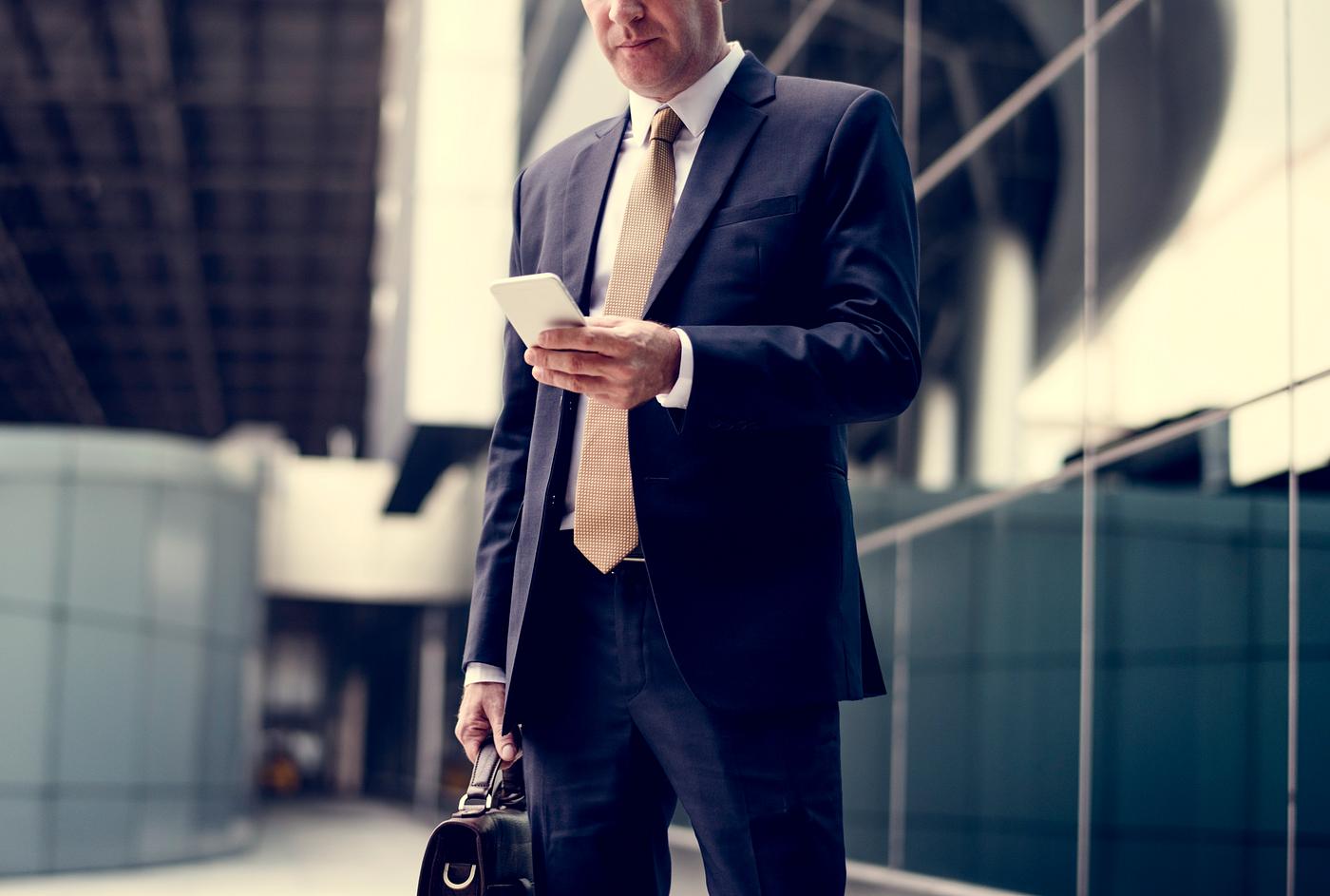 baggage, using, white collar worker, commuter, luggage, travel, business, caucasian, airport, businessman, transport, trip,... baggage, using, white collar worker, commuter, luggage, travel, business, caucasian, airport, businessman, transport, trip,...