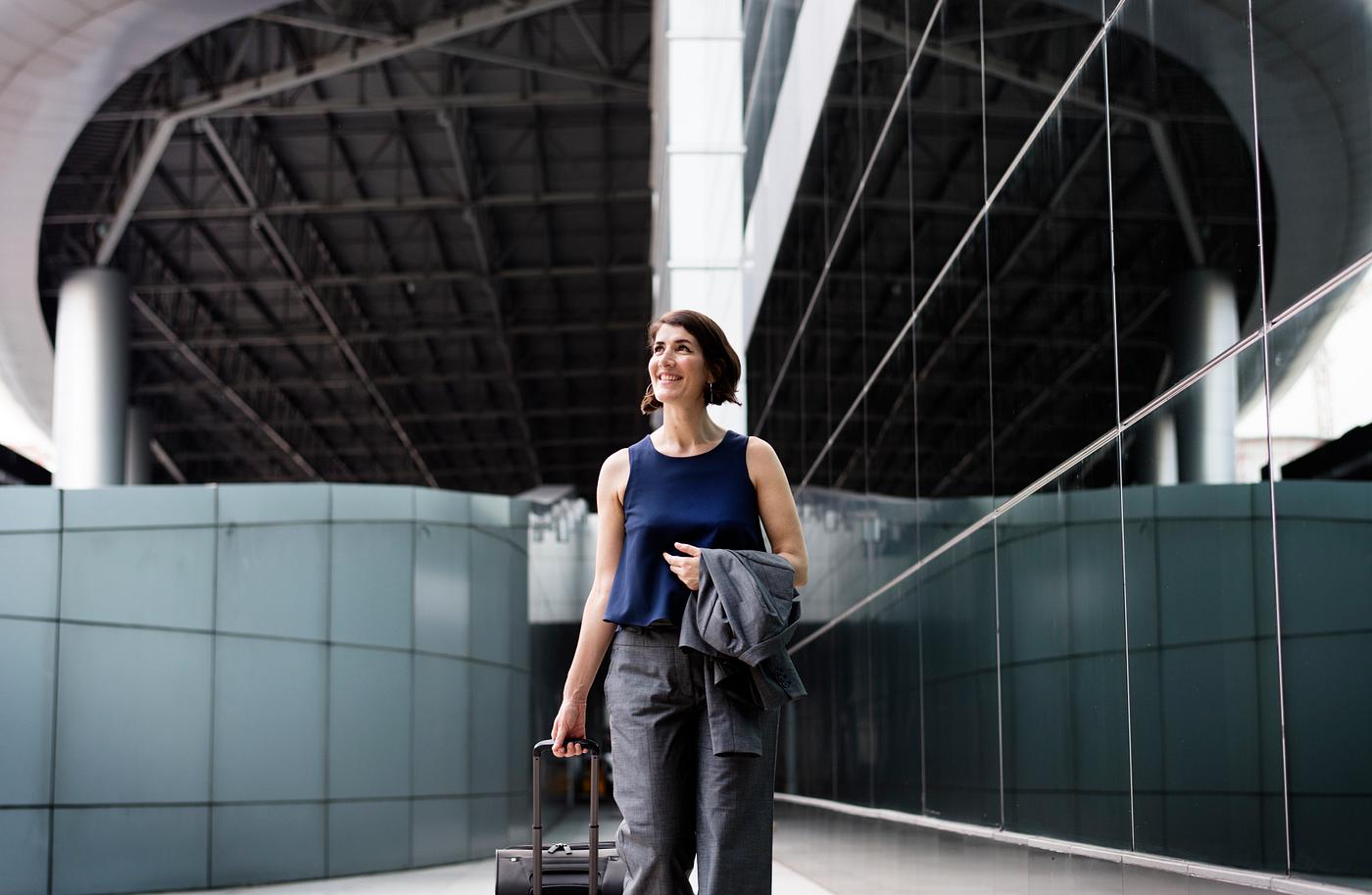 baggage, white collar worker, luggage, commuter, travel, business, caucasian, airport, transport, woman, trip, office worker... baggage, white collar worker, luggage, commuter, travel, business, caucasian, airport, transport, woman, trip, office worker...