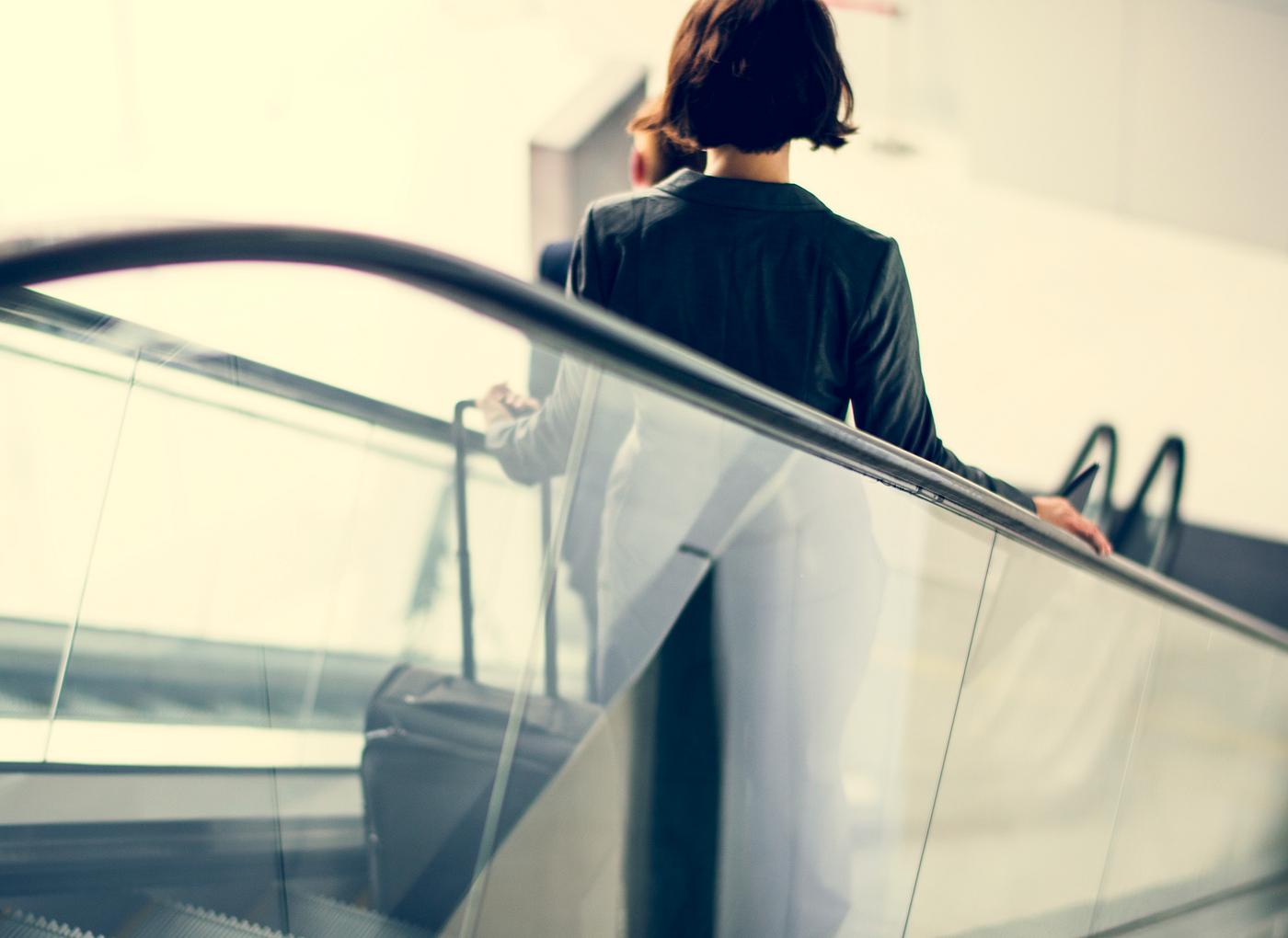 baggage, white collar worker, luggage, commuter, travel, business, caucasian, airport, transport, woman, trip, office worker... baggage, white collar worker, luggage, commuter, travel, business, caucasian, airport, transport, woman, trip, office worker...