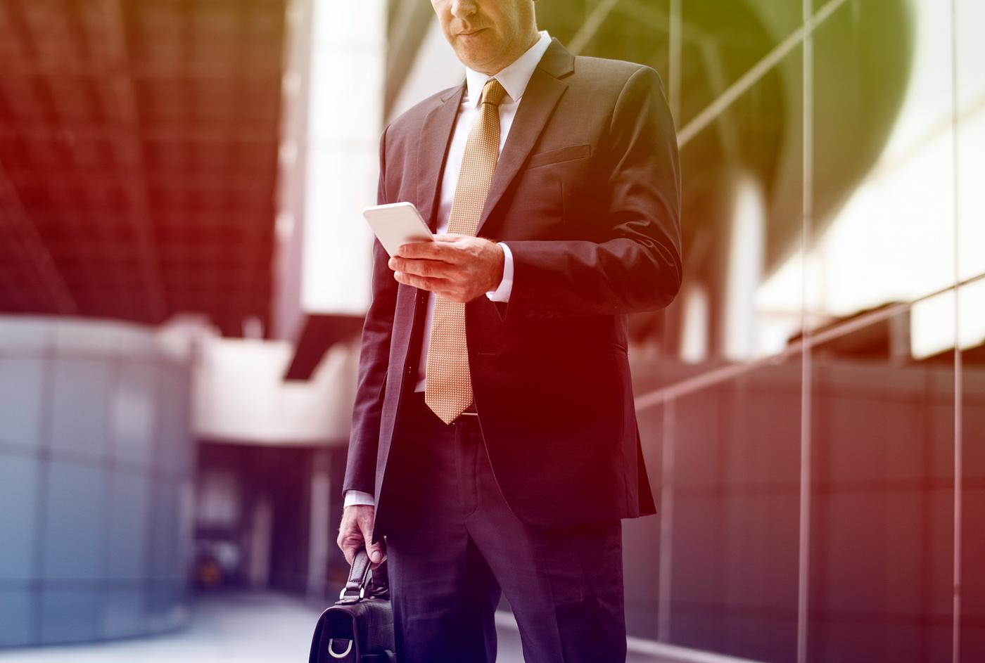 baggage, using, white collar worker, commuter, luggage, travel, caucasian, airport, mobile phone, smart phone, connection,... baggage, using, white collar worker, commuter, luggage, travel, caucasian, airport, mobile phone, smart phone, connection,...