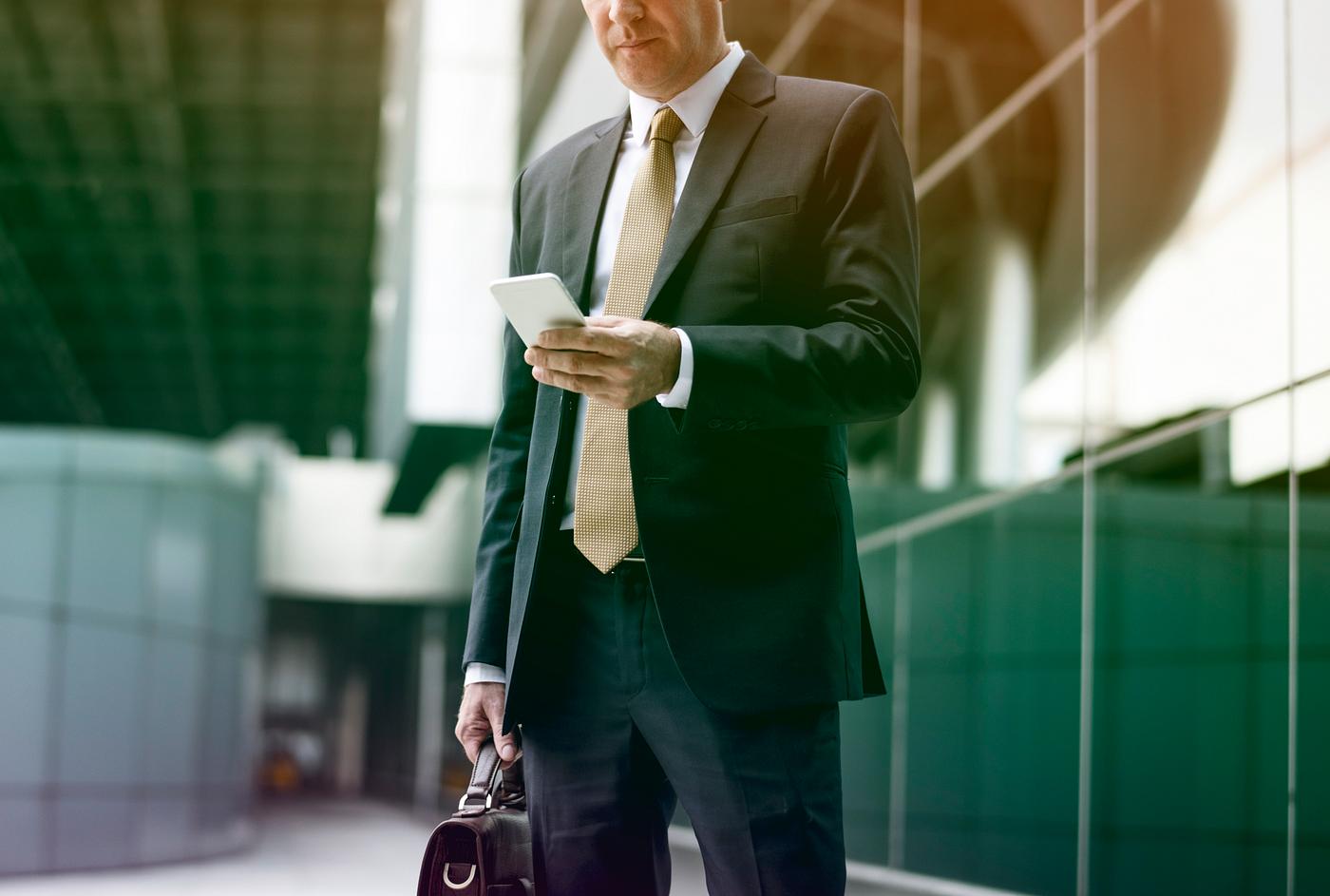 baggage, using, white collar worker, commuter, luggage, travel, caucasian, airport, mobile phone, smart phone, connection,... baggage, using, white collar worker, commuter, luggage, travel, caucasian, airport, mobile phone, smart phone, connection,...