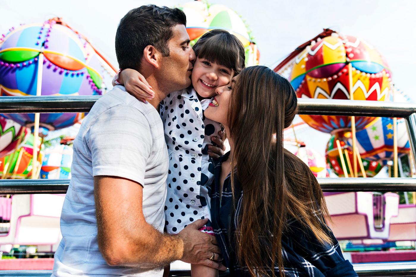 Family Holiday Vacation Togetherness Kiss Love Family Holiday Vacation Togetherness Kiss Love