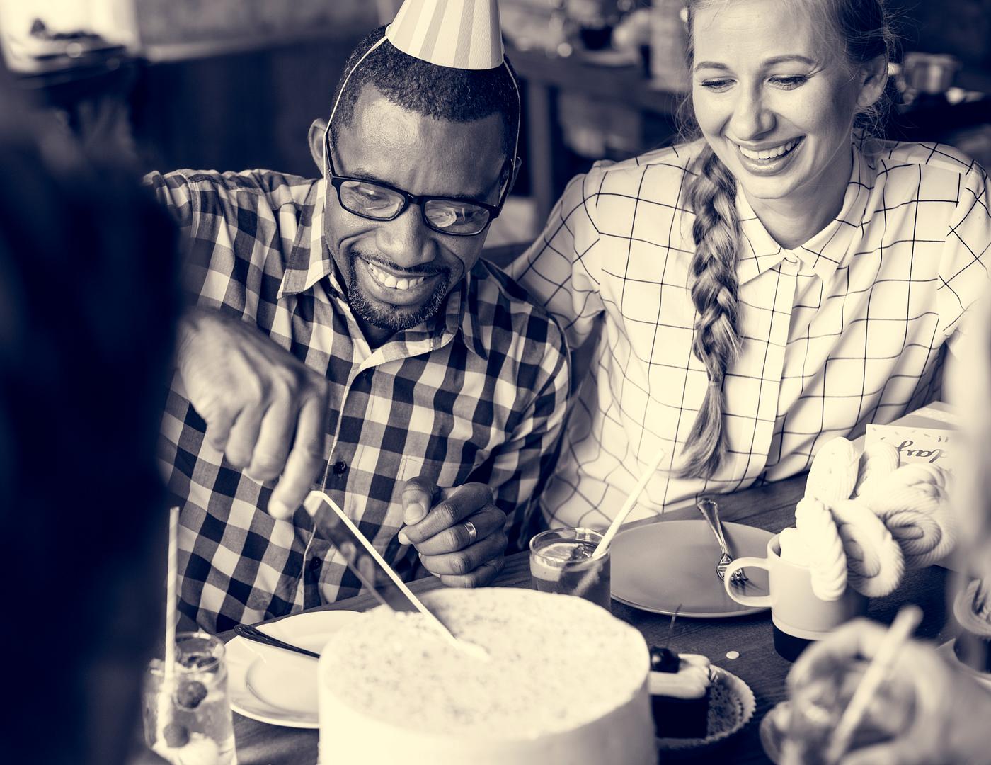 birthday, person, party, people, drinks, friends, sharing, bakery, friendship, men, cheerful, smiling, knife, meal, dessert... birthday, person, party, people, drinks, friends, sharing, bakery, friendship, men, cheerful, smiling, knife, meal, dessert...