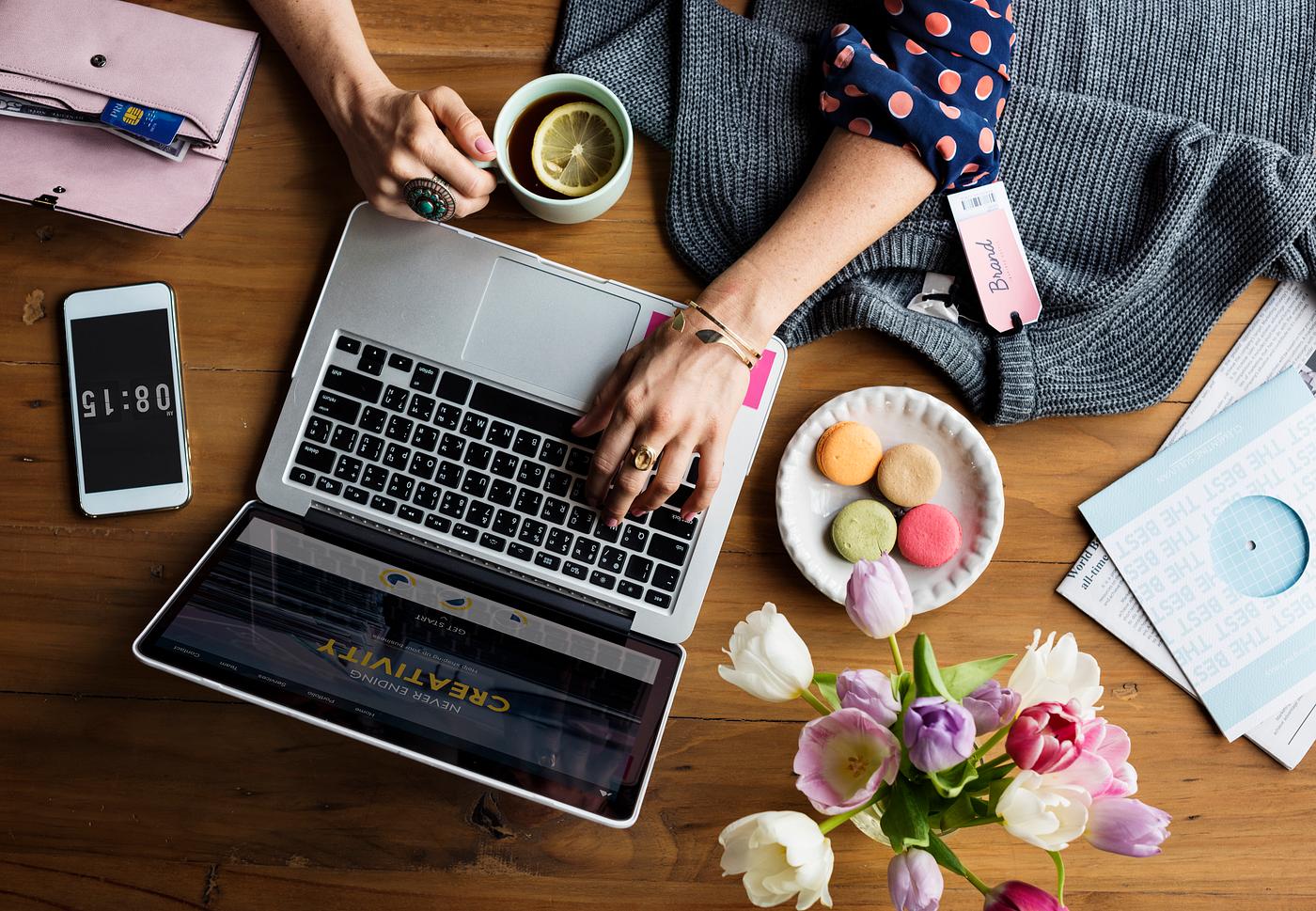 macaroon, chill, connection, contemporary, desk, dessert, device, devices, digital, internet, laptop, macaron, media,... macaroon, chill, connection, contemporary, desk, dessert, device, devices, digital, internet, laptop, macaron, media,...