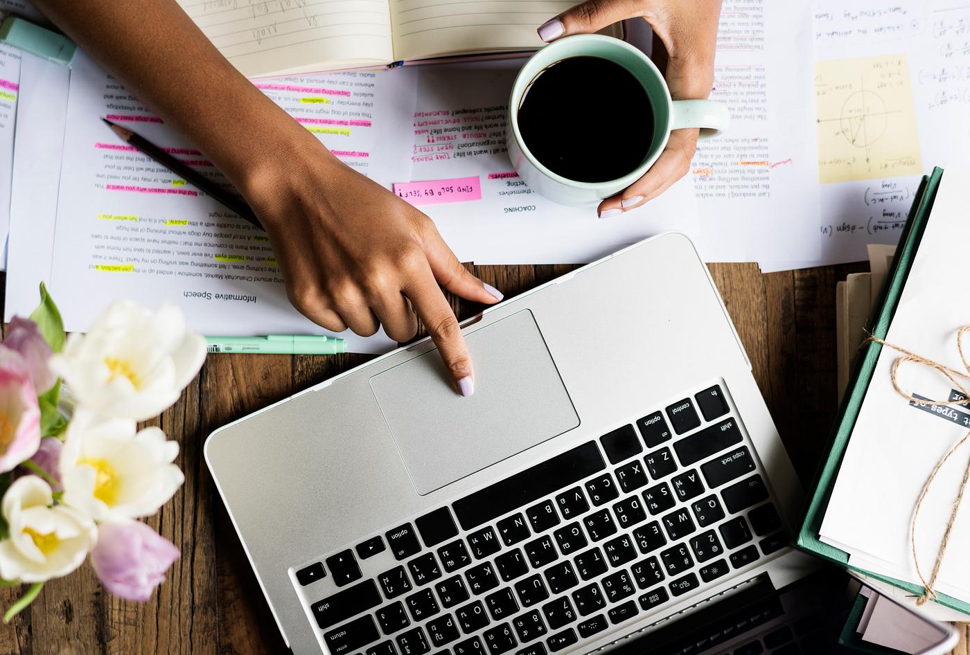 desktop, blank, coffee, colorful, design space, desk, device, digital, documents, empty, flowers, hands, internet, laptop,... desktop, blank, coffee, colorful, design space, desk, device, digital, documents, empty, flowers, hands, internet, laptop,...