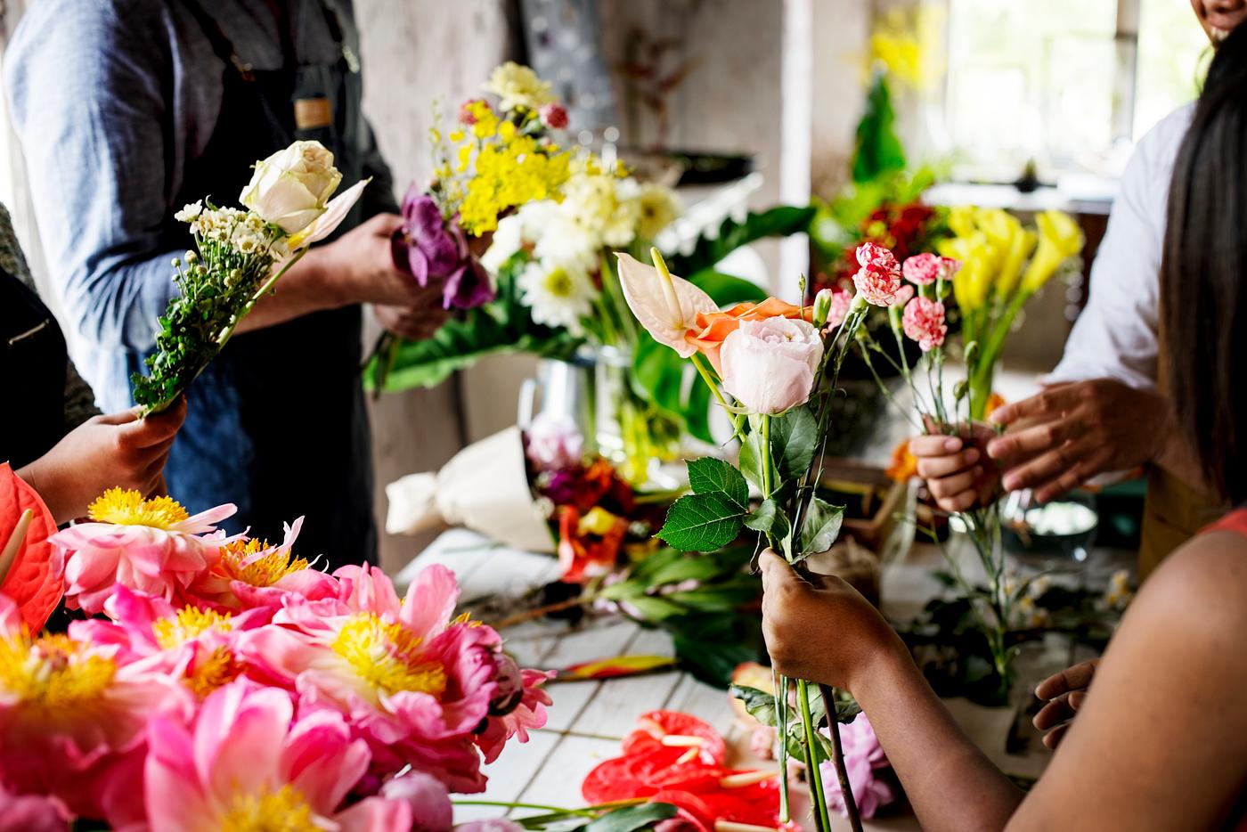 bouquet, apron, arrangement, bunch, business, candid, casual, decoration, florist, flower shop, indoors, job, man, nature,... bouquet, apron, arrangement, bunch, business, candid, casual, decoration, florist, flower shop, indoors, job, man, nature,...