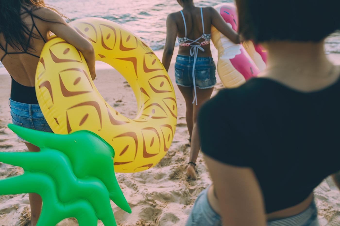 beach, break, cheerful, closeup, coast, decoration, diverse, friends, fun, group, holiday, inflatable, outdoors, people,... beach, break, cheerful, closeup, coast, decoration, diverse, friends, fun, group, holiday, inflatable, outdoors, people,...