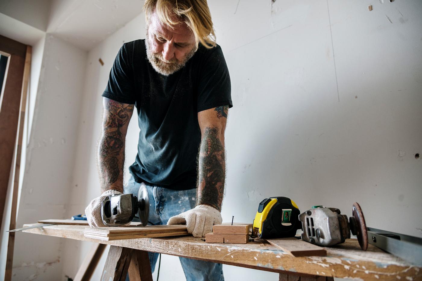 handyman, activity, american, british, carpenter, carpentry, caucasian, circular saw, construction, craft, craftsman, design... handyman, activity, american, british, carpenter, carpentry, caucasian, circular saw, construction, craft, craftsman, design...