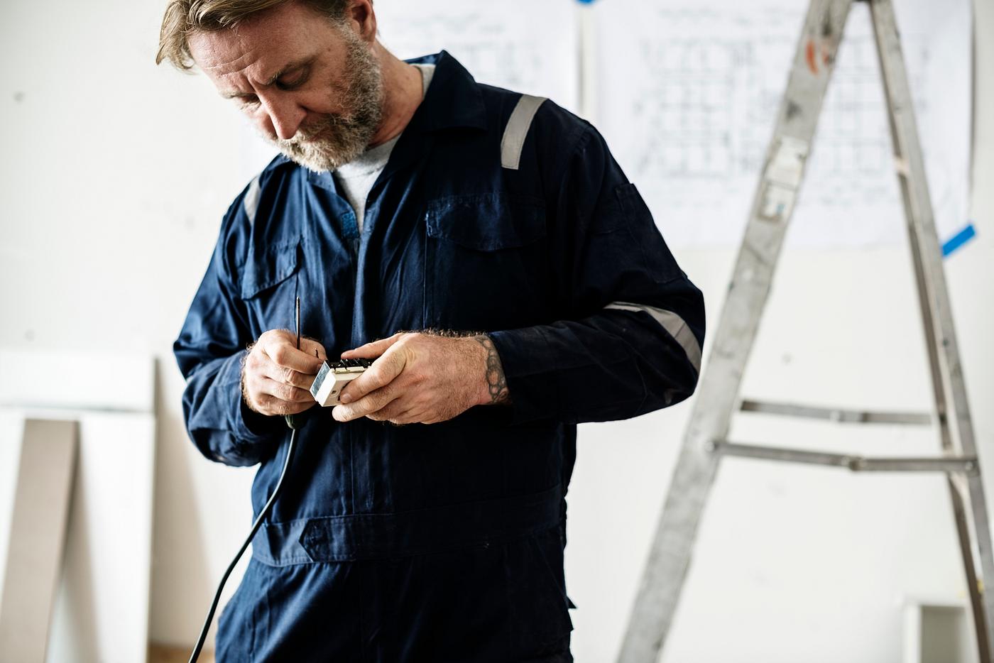 builder, construction, contractor, installation, american, british, candid, caucasian, development, electrical, electrician... builder, construction, contractor, installation, american, british, candid, caucasian, development, electrical, electrician...