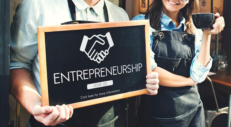 12 Restaurant Franchising Pros and Cons To Know Before Entering the Franchise World 3 Entrepreneur Business Venture Handshake Graphic