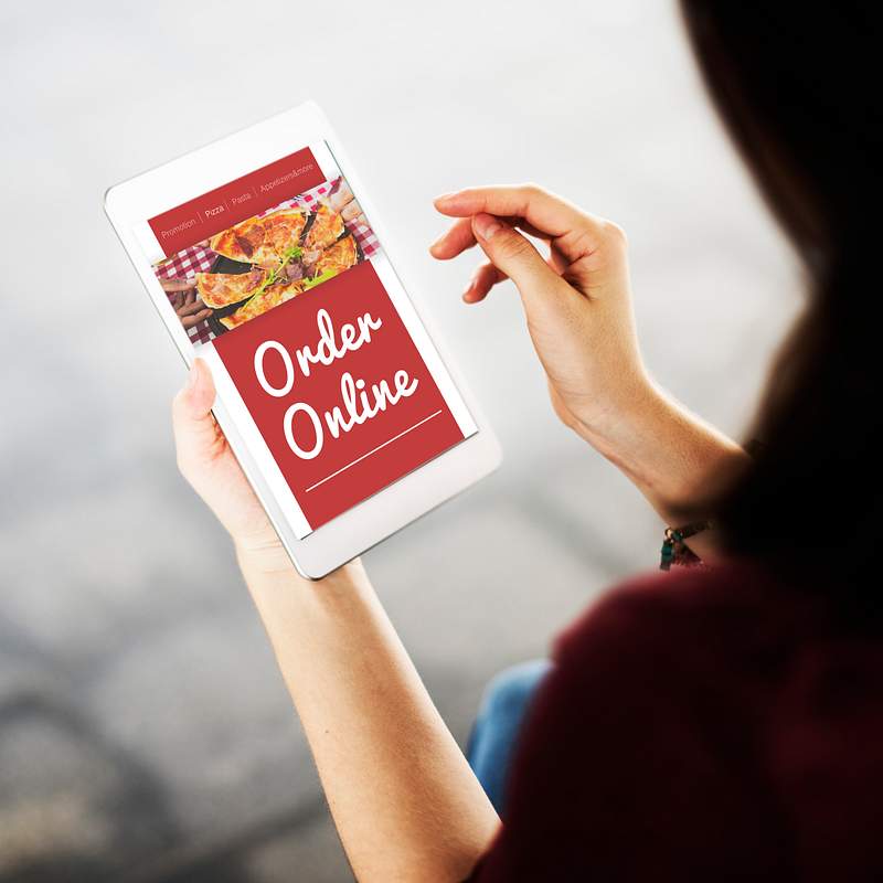 8 Types Of Useful Apps For Restaurants And Takeaways 1 Online Pizza Delivery Service Concept