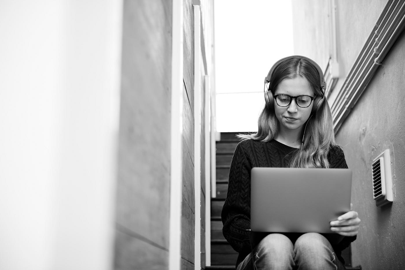 lifestyles, adult, alone, browsing, cafe, calling, casual, college, communication, connection, digital device, education,... lifestyles, adult, alone, browsing, cafe, calling, casual, college, communication, connection, digital device, education,...