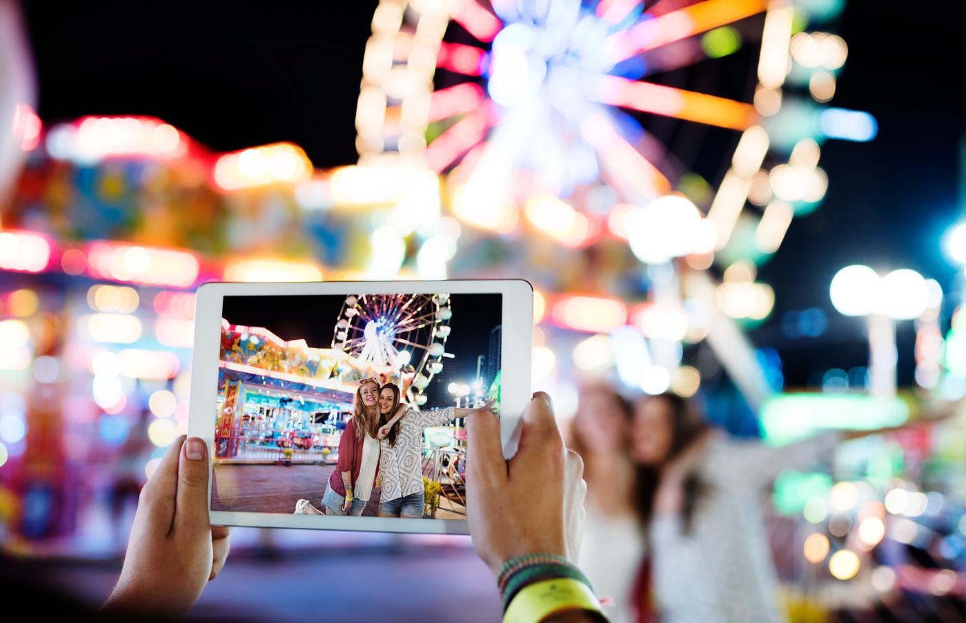 amusement park, caucasian, enjoyment, expression, feeling, friends, friendship, fun, fun park, group, happiness, people,... amusement park, caucasian, enjoyment, expression, feeling, friends, friendship, fun, fun park, group, happiness, people,...