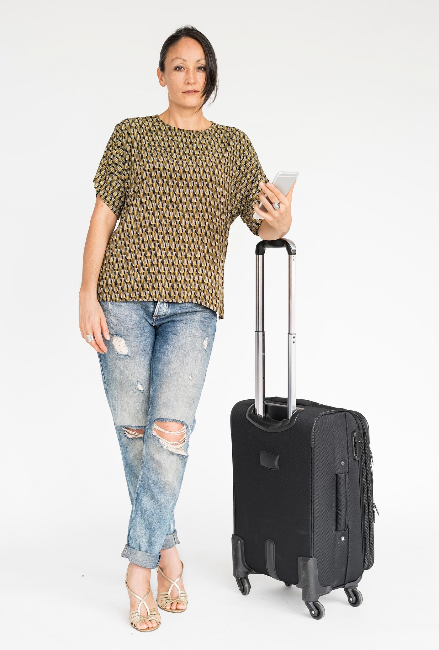 expression, studio, using, person, phone, technology, holding, luggage, travel, people, caucasian, woman, serious, isolated... expression, studio, using, person, phone, technology, holding, luggage, travel, people, caucasian, woman, serious, isolated...