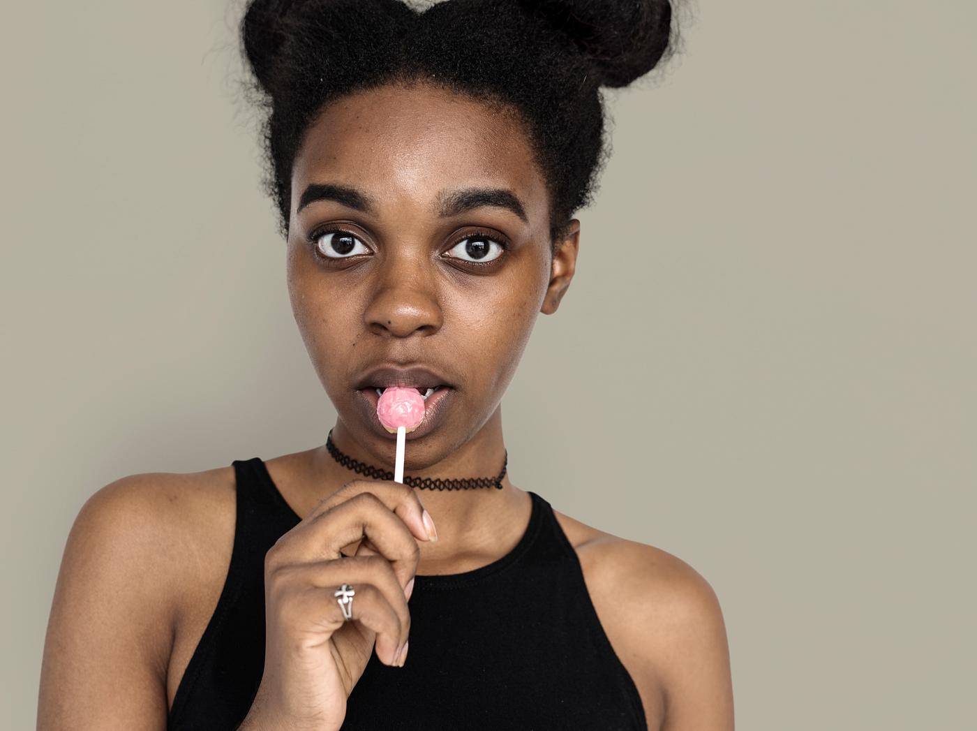 studio, pastel, model, person, people, race, style, solo, candy, woman, lifestyle, casual, beige, chupa chups, feminism,... studio, pastel, model, person, people, race, style, solo, candy, woman, lifestyle, casual, beige, chupa chups, feminism,...