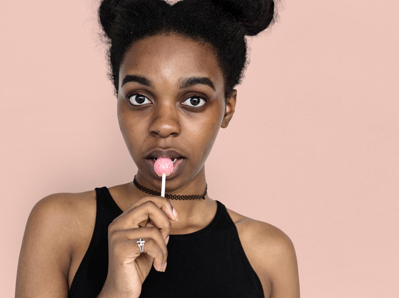 studio, pastel, model, person, people, race, style, solo, candy, woman, lifestyle, casual, beige, chupa chups, feminism,... studio, pastel, model, person, people, race, style, solo, candy, woman, lifestyle, casual, beige, chupa chups, feminism,...