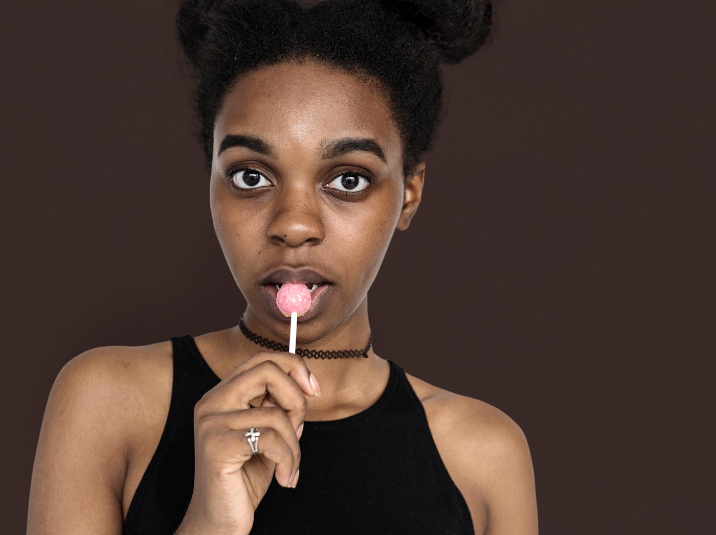 studio, pastel, model, person, people, race, style, solo, candy, woman, lifestyle, casual, beige, chupa chups, feminism,... studio, pastel, model, person, people, race, style, solo, candy, woman, lifestyle, casual, beige, chupa chups, feminism,...