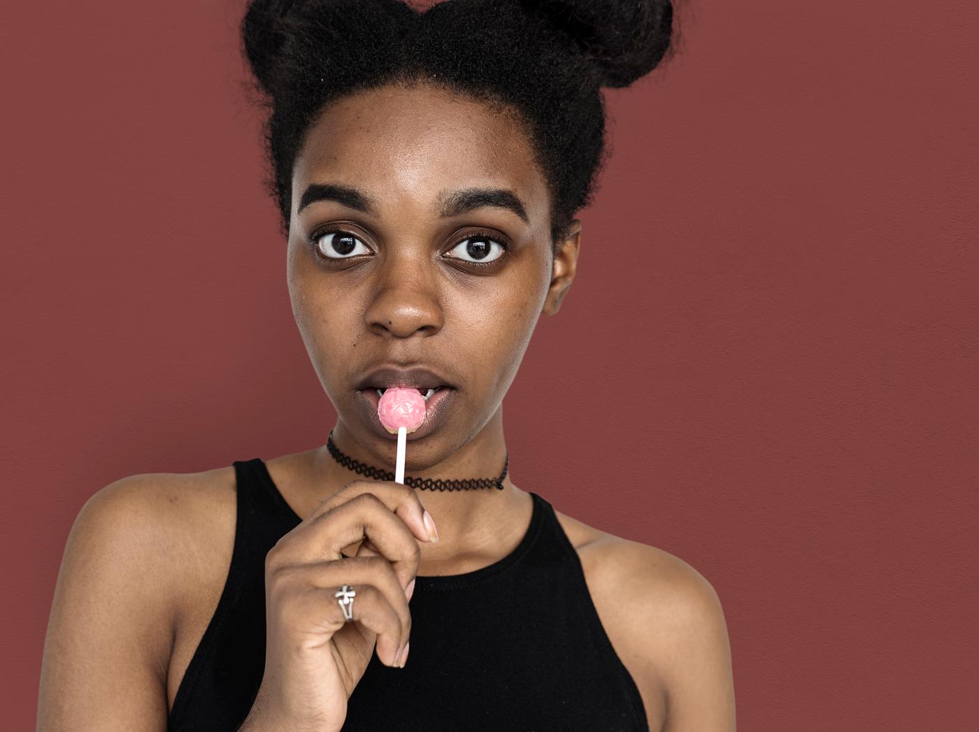 studio, pastel, model, person, people, race, style, solo, candy, woman, lifestyle, casual, beige, chupa chups, feminism,... studio, pastel, model, person, people, race, style, solo, candy, woman, lifestyle, casual, beige, chupa chups, feminism,...