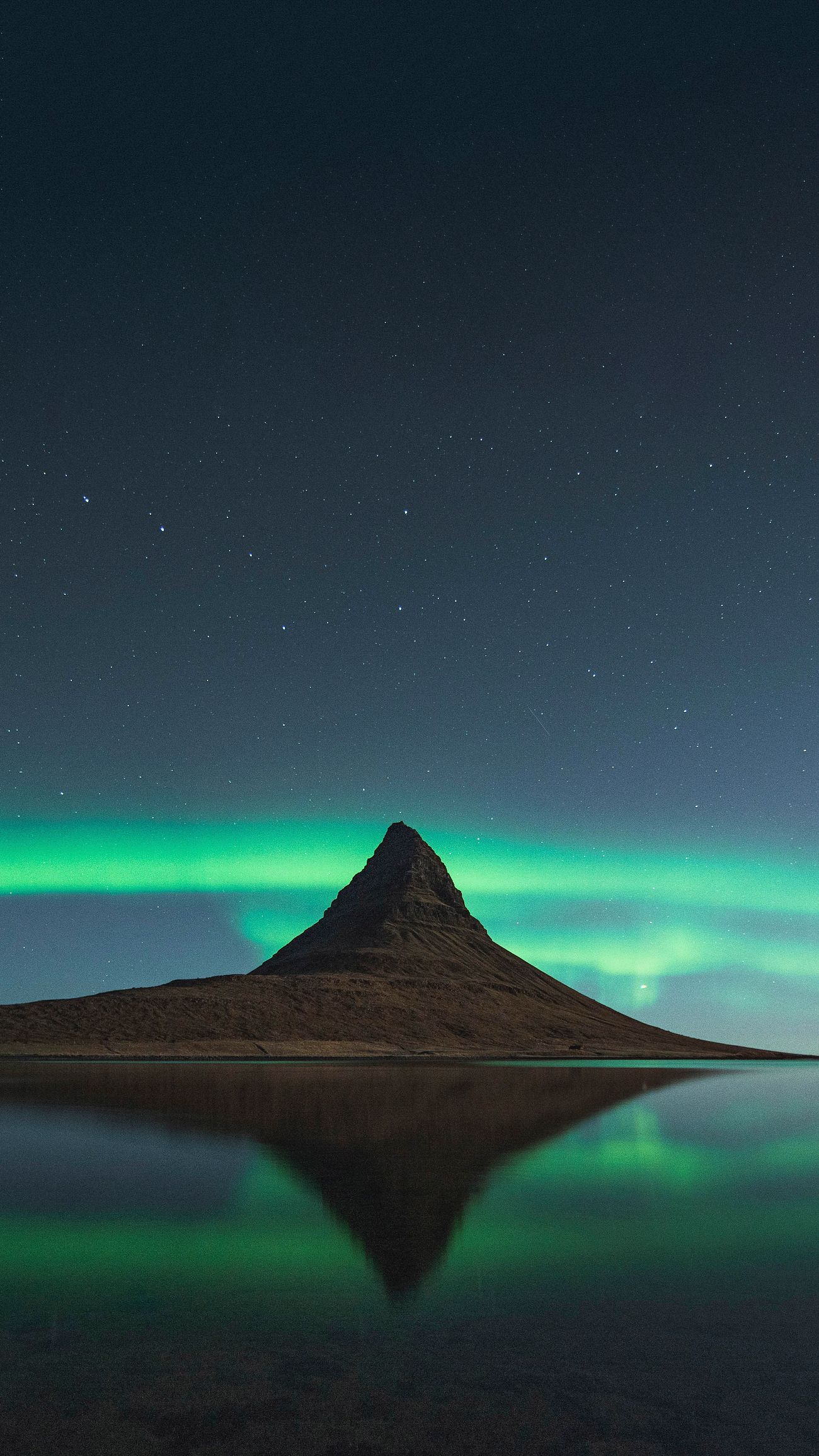 Aurora Borealis phone background | Royalty free photo - 2044239