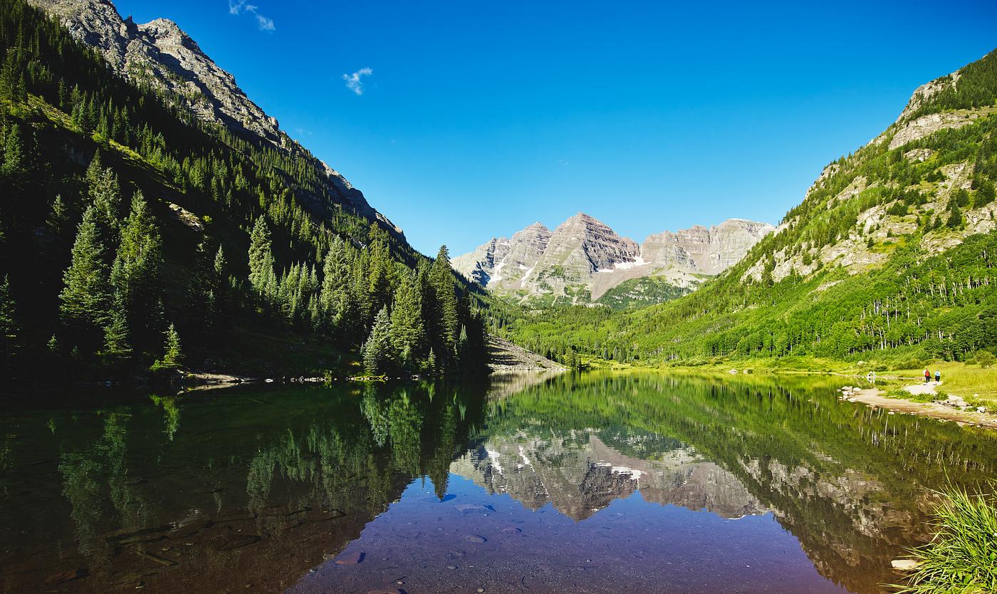 The Maroon Bells, just outside Aspen in Colorado's Rocky Mountains USA - Fall aspens in San Juan County, Colorado USA -... The Maroon Bells, just outside Aspen in Colorado's Rocky Mountains USA - Fall aspens in San Juan County, Colorado USA -...